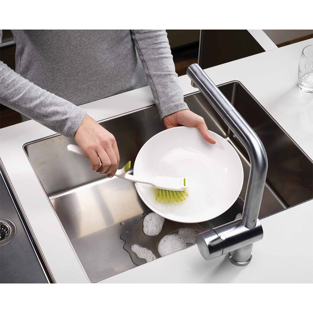 85025-joseph-joseph-edge-29cm-curved-dish-brush-green