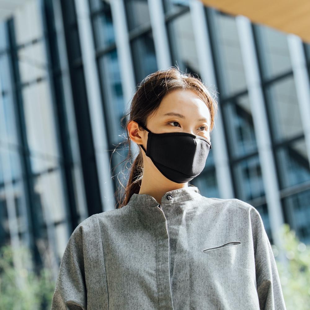 Moshi OmniGuard Mask with 3 Replaceable Filters (Black) - Medium