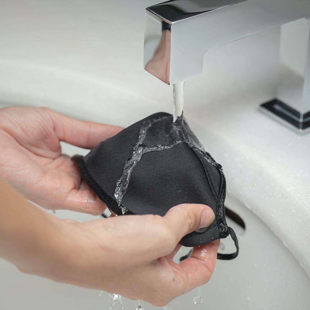 Moshi OmniGuard Mask with 3 Replaceable Filters (Black) - Medium