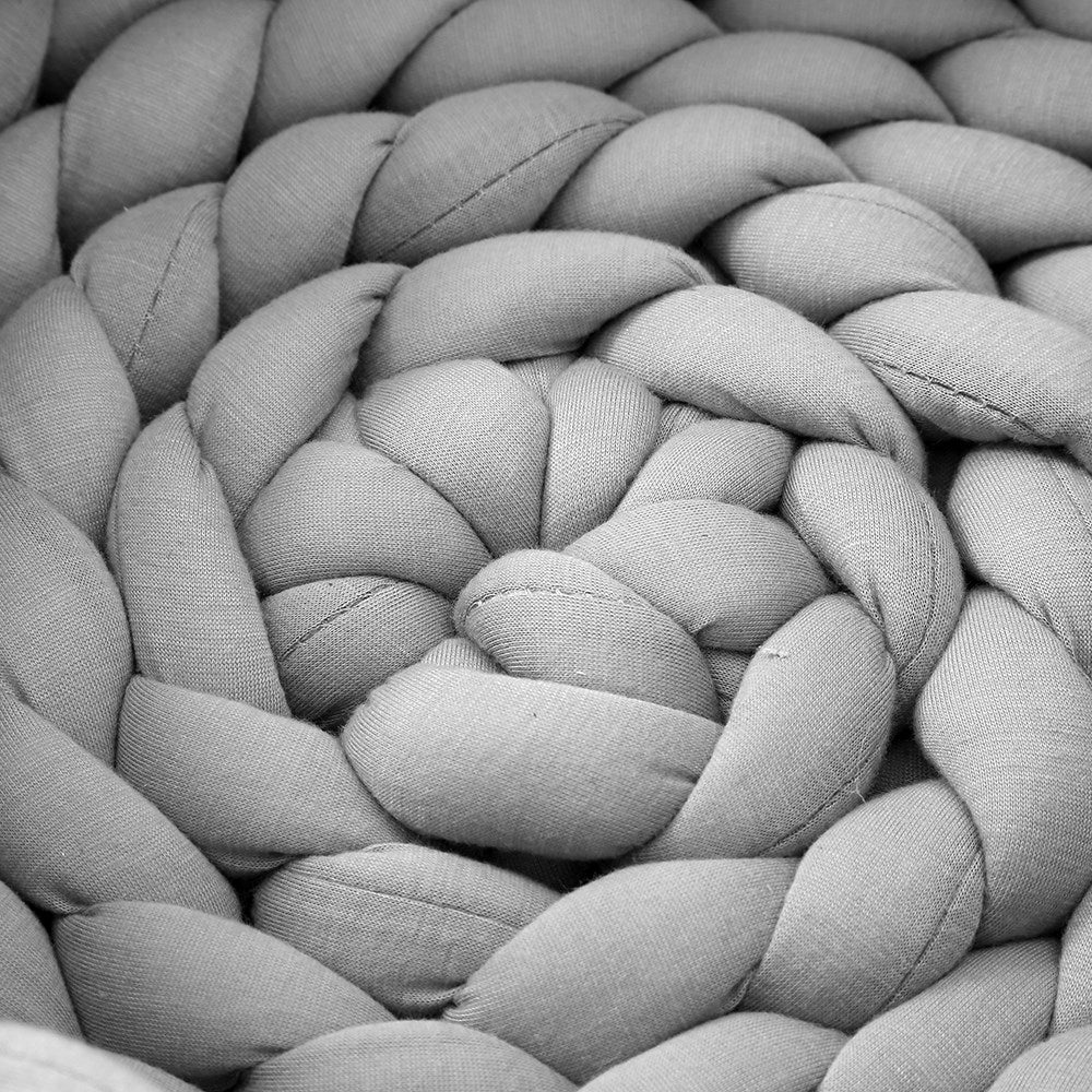 21184-paws-claws-35cm-chunky-knit-cat-bed-grey