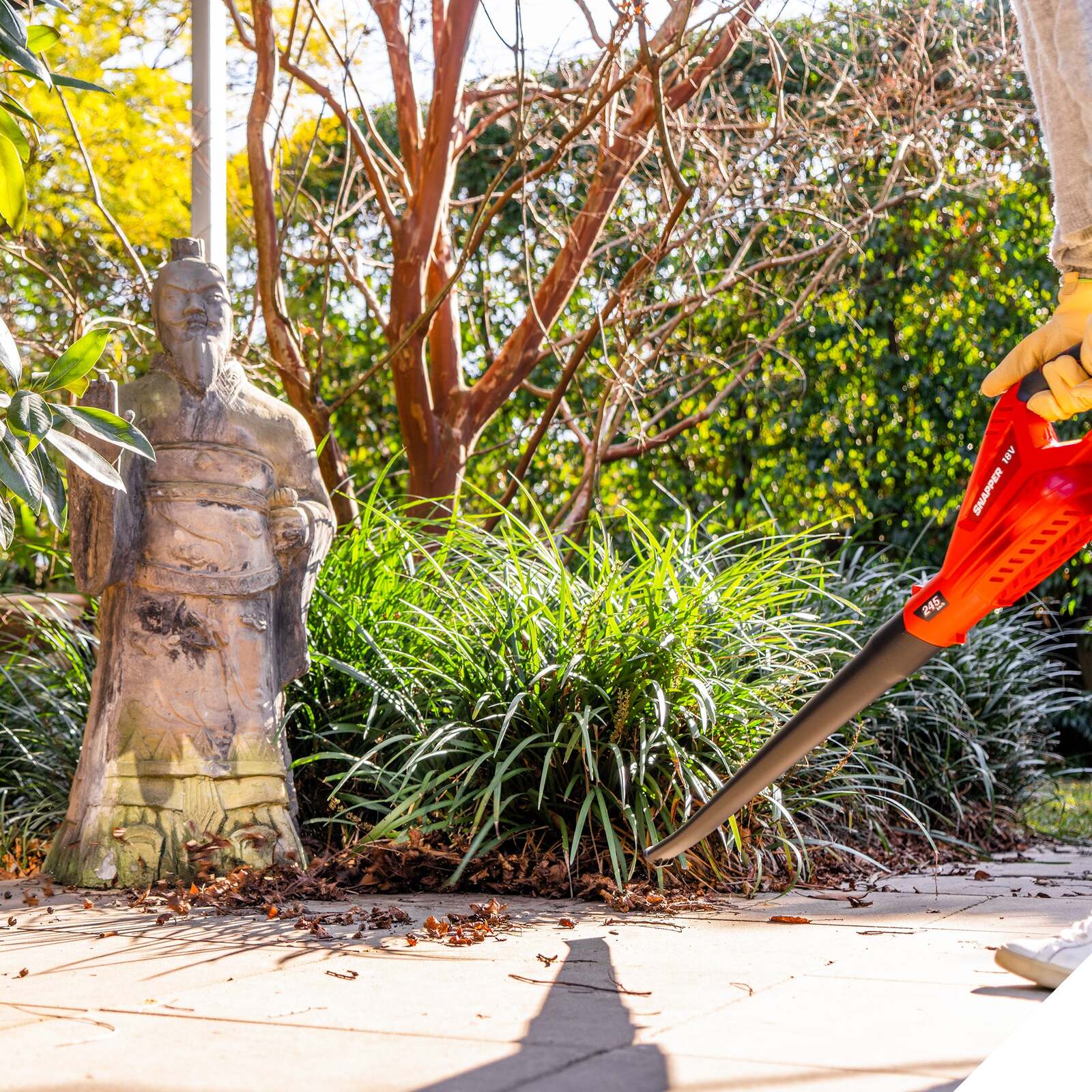 1697474-snapper-18v-cordless-blower-kit-w-4-0ah-battery-charger