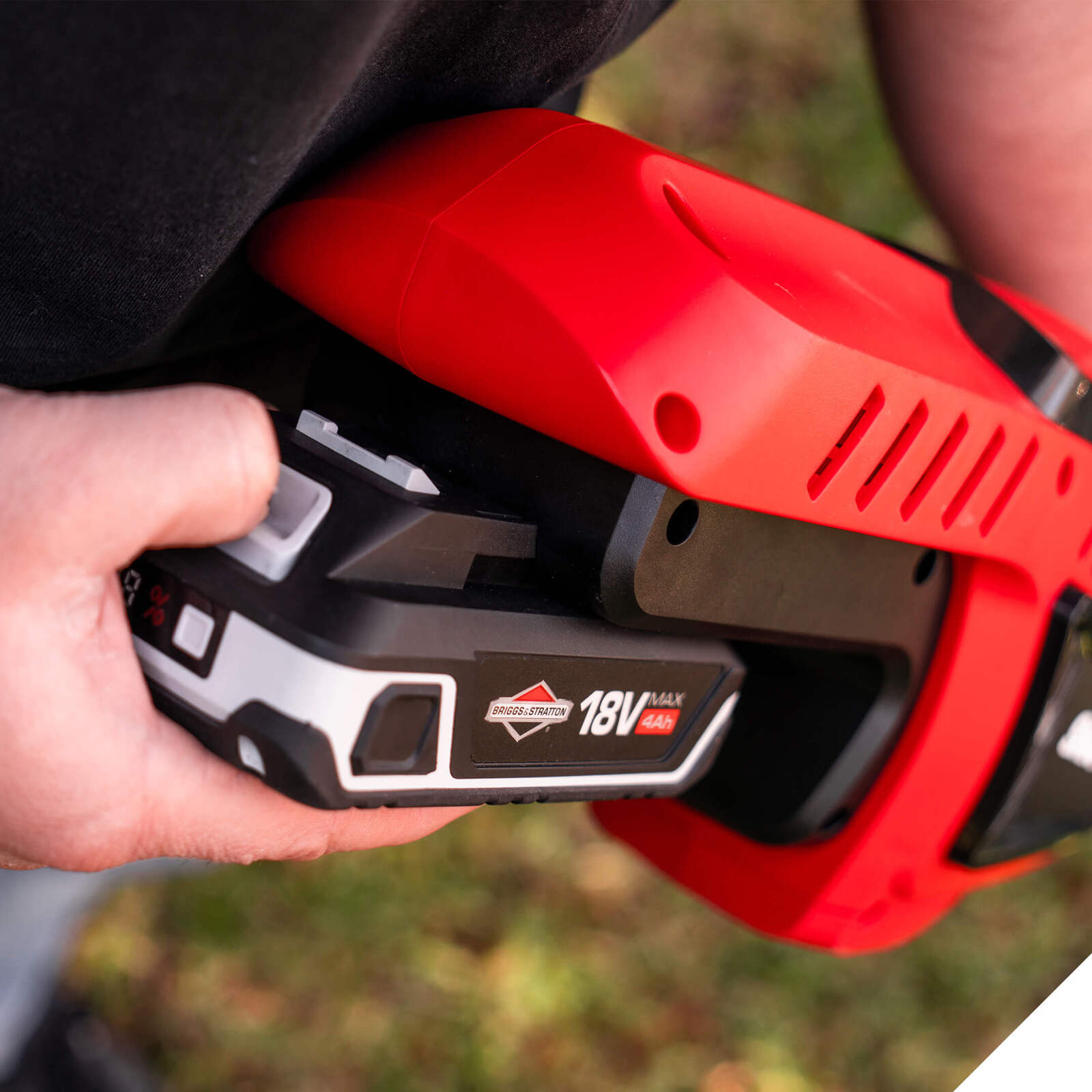 1697486-snapper-18v-performance-cordless-line-trimmer-whipper-snipper-tool