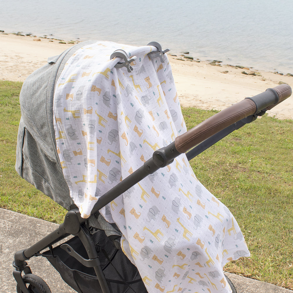 4042037-living-textiles-muslin-swaddle-pram-pegs-animal-parade