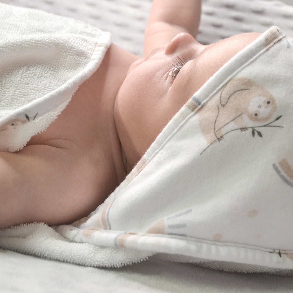 4209127-5pc-living-textiles-baby-bath-gift-set-sloth-rainbow