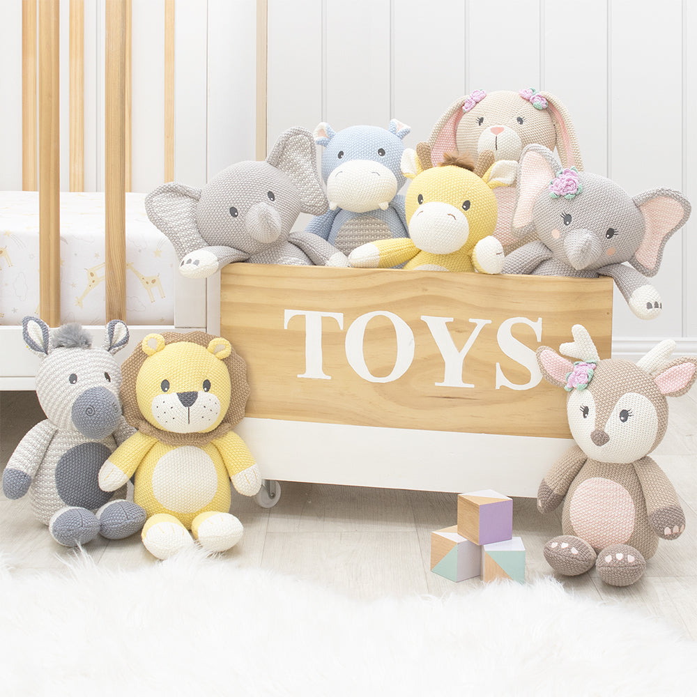 4281045-living-textiles-baby-newborn-knitted-toy-leo-the-lion