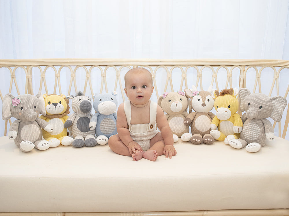 4281045-living-textiles-baby-newborn-knitted-toy-leo-the-lion