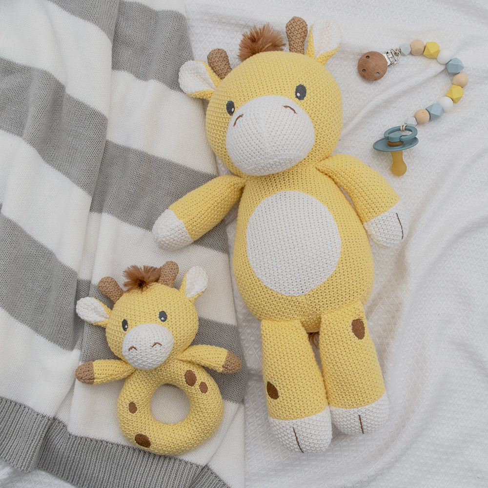 4281046-living-textiles-baby-newborn-knitted-toy-noah-the-giraffe
