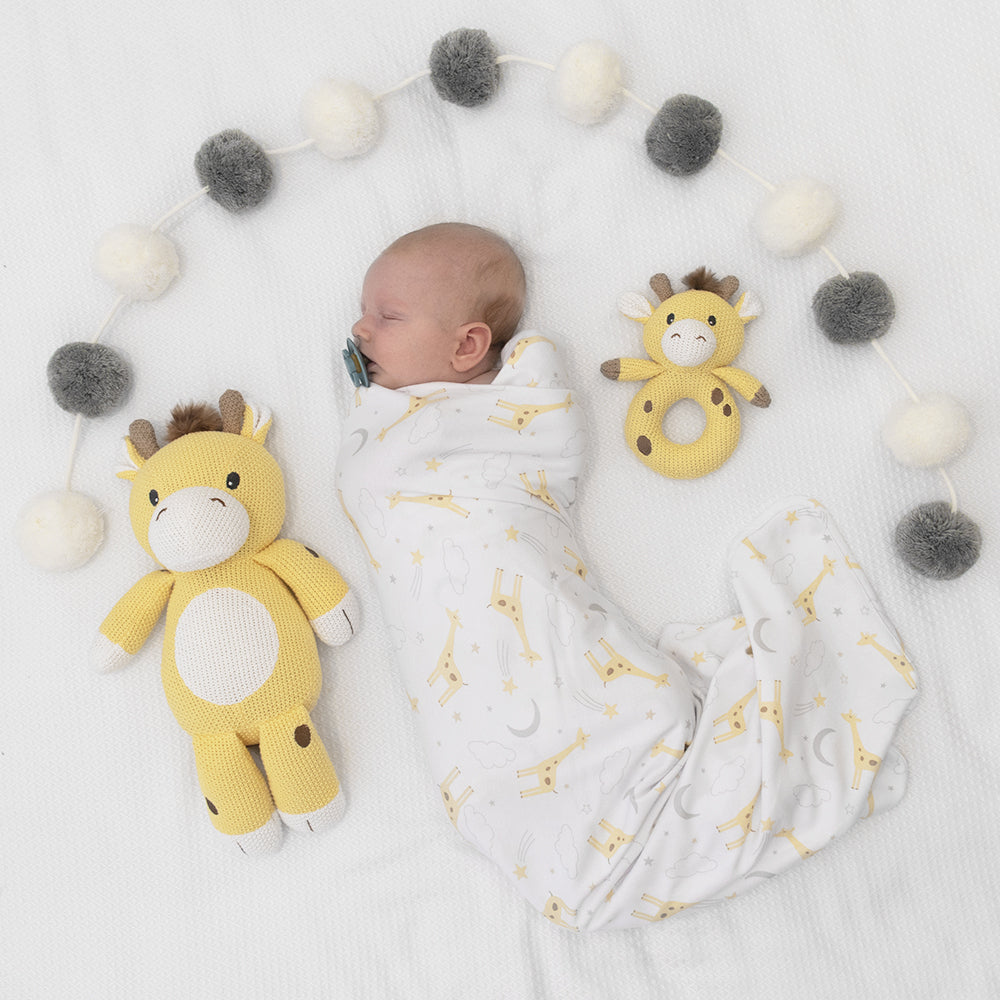 4281046-living-textiles-baby-newborn-knitted-toy-noah-the-giraffe