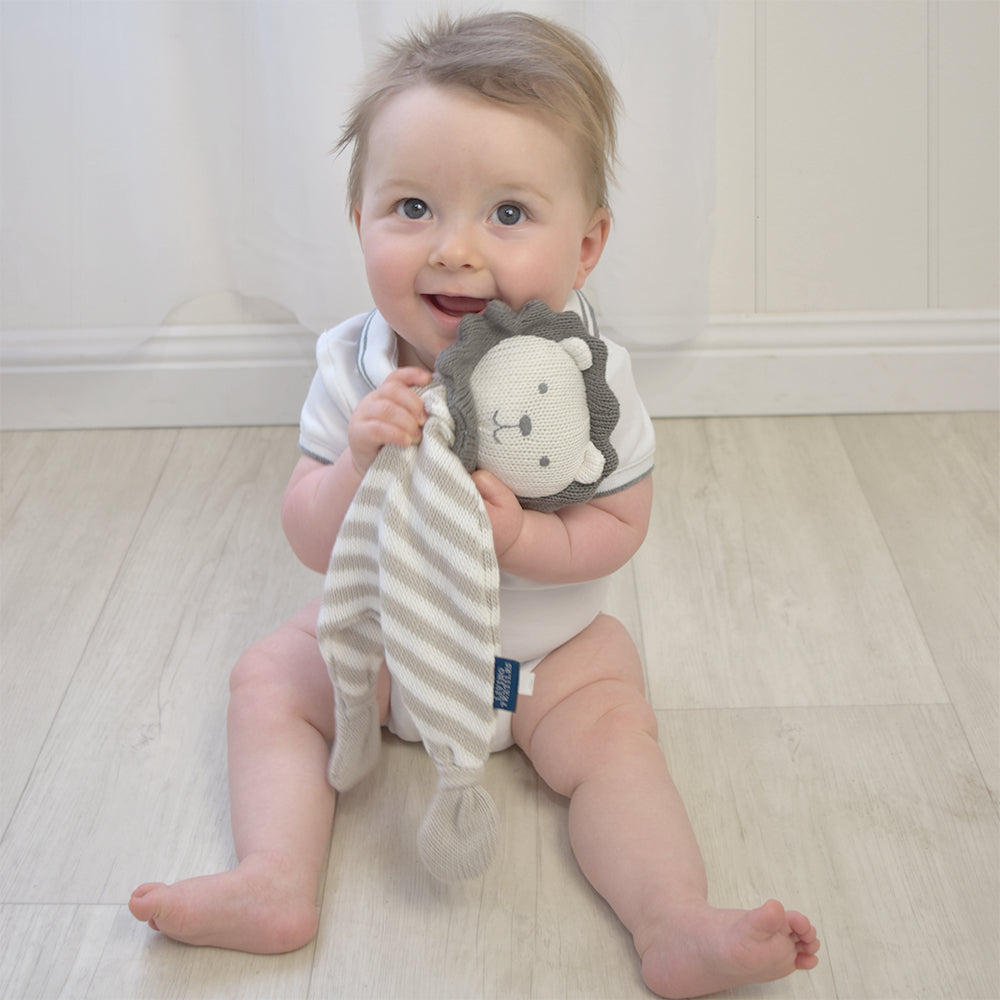4715954-living-textiles-baby-newborn-austin-the-lion-security-blanket