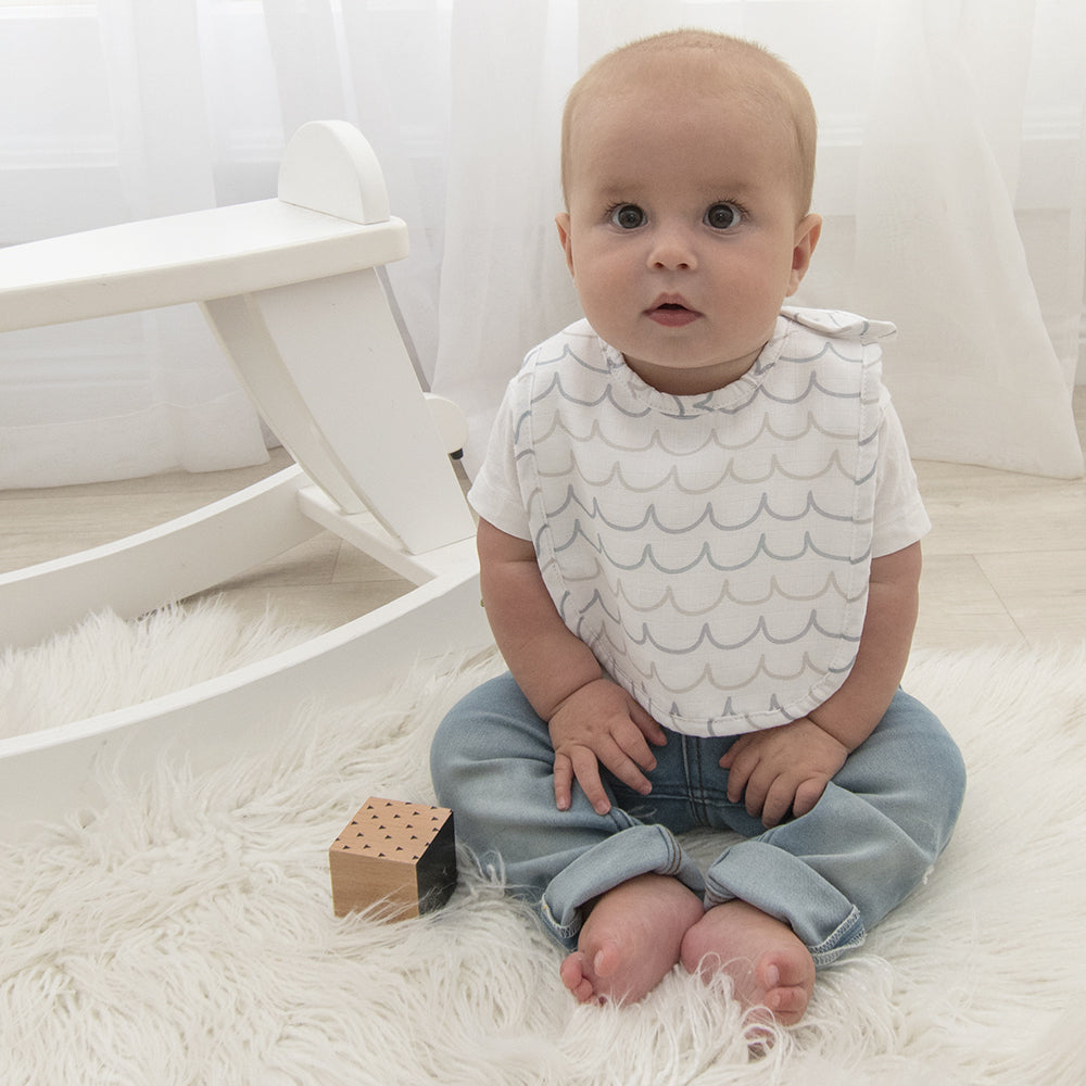 4720034-2pc-living-textiles-baby-infant-bibs-whale-of-a-time