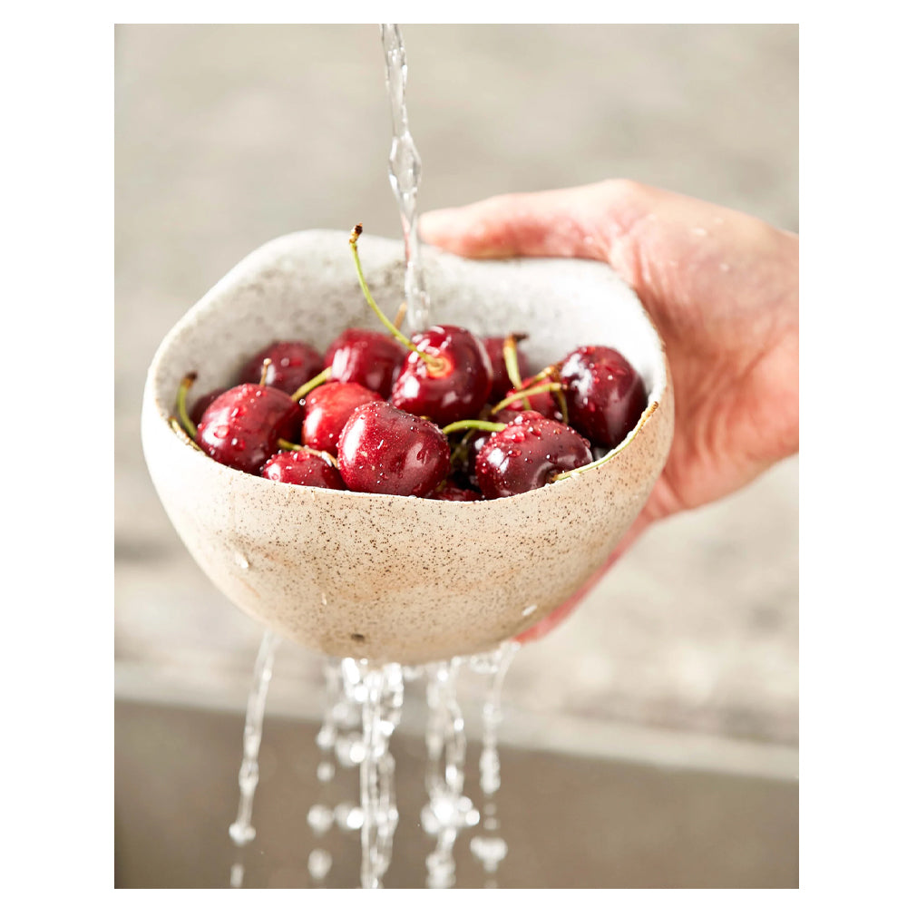 413110-robert-gordon-14-7x8-3cm-white-garden-to-table-colander-berry