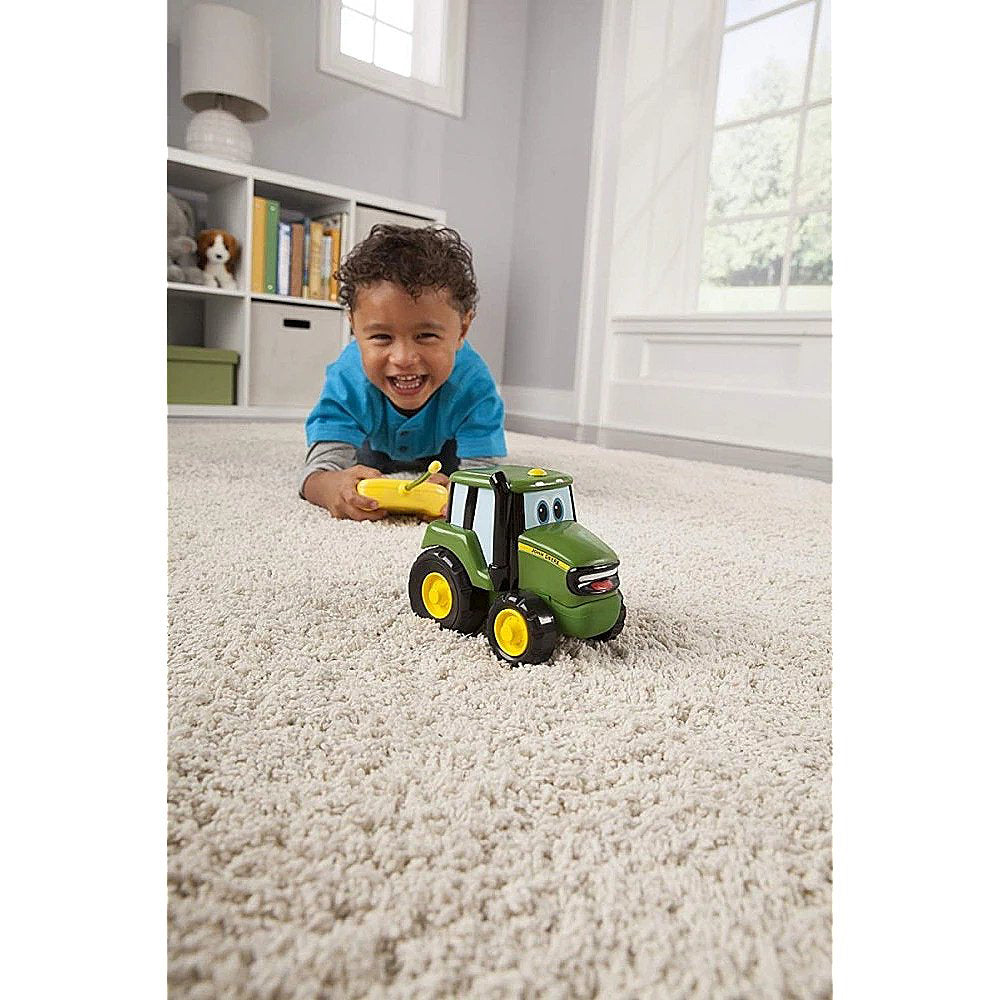 42946-john-deere-johnny-tractor-with-remote-control
