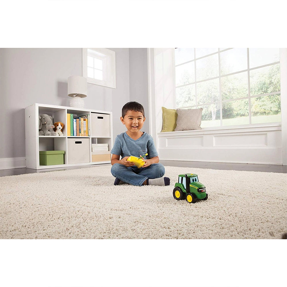 42946-john-deere-johnny-tractor-with-remote-control