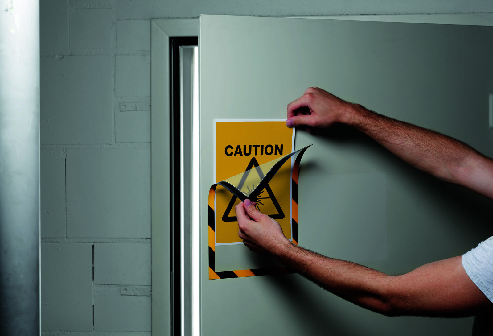 4945130-5pk-durable-duraframe-magnetic-security-a4-warning-sign-yellow-black