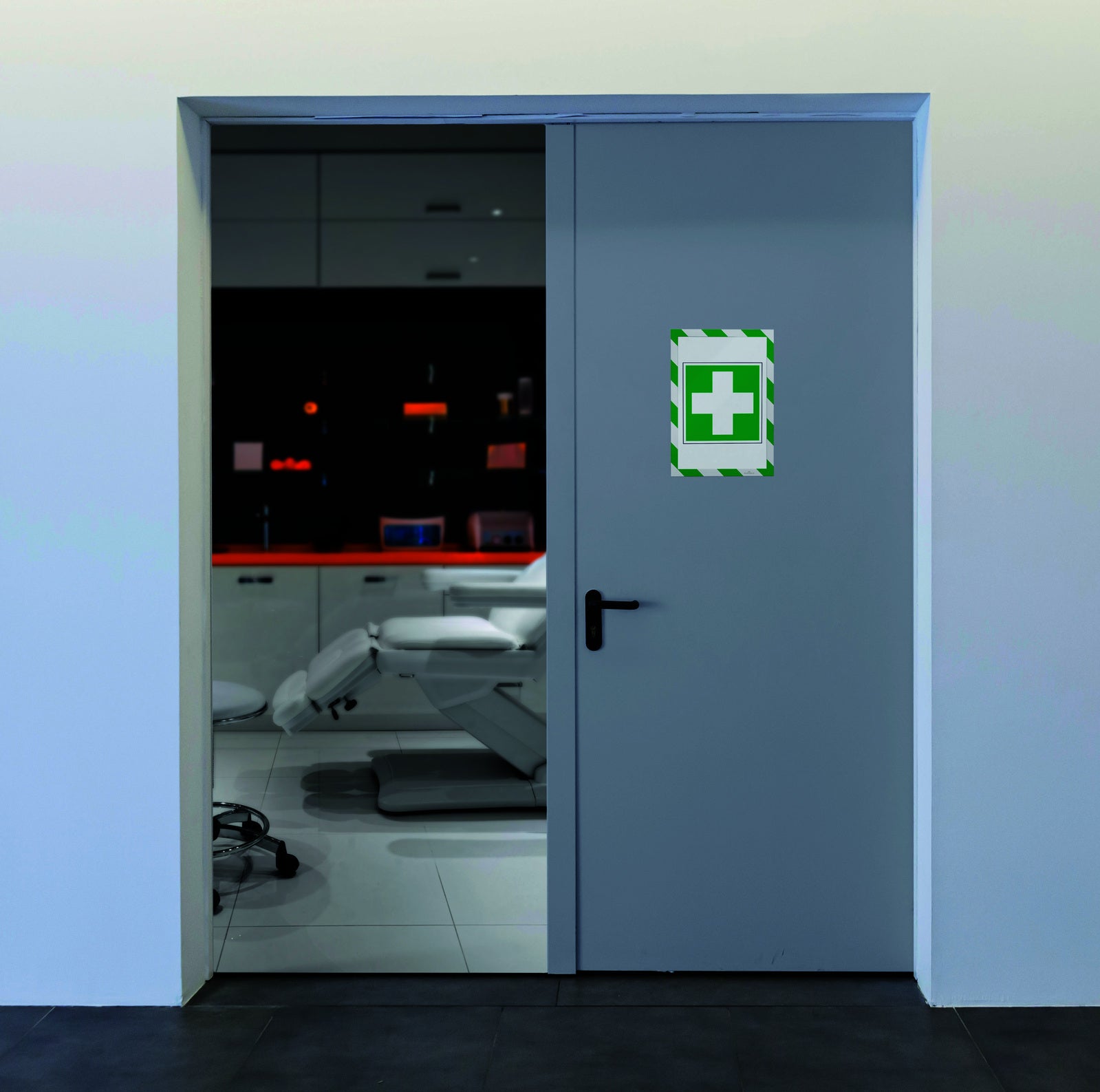 4945131-5pk-durable-duraframe-magnetic-security-a4-warning-sign-green-white