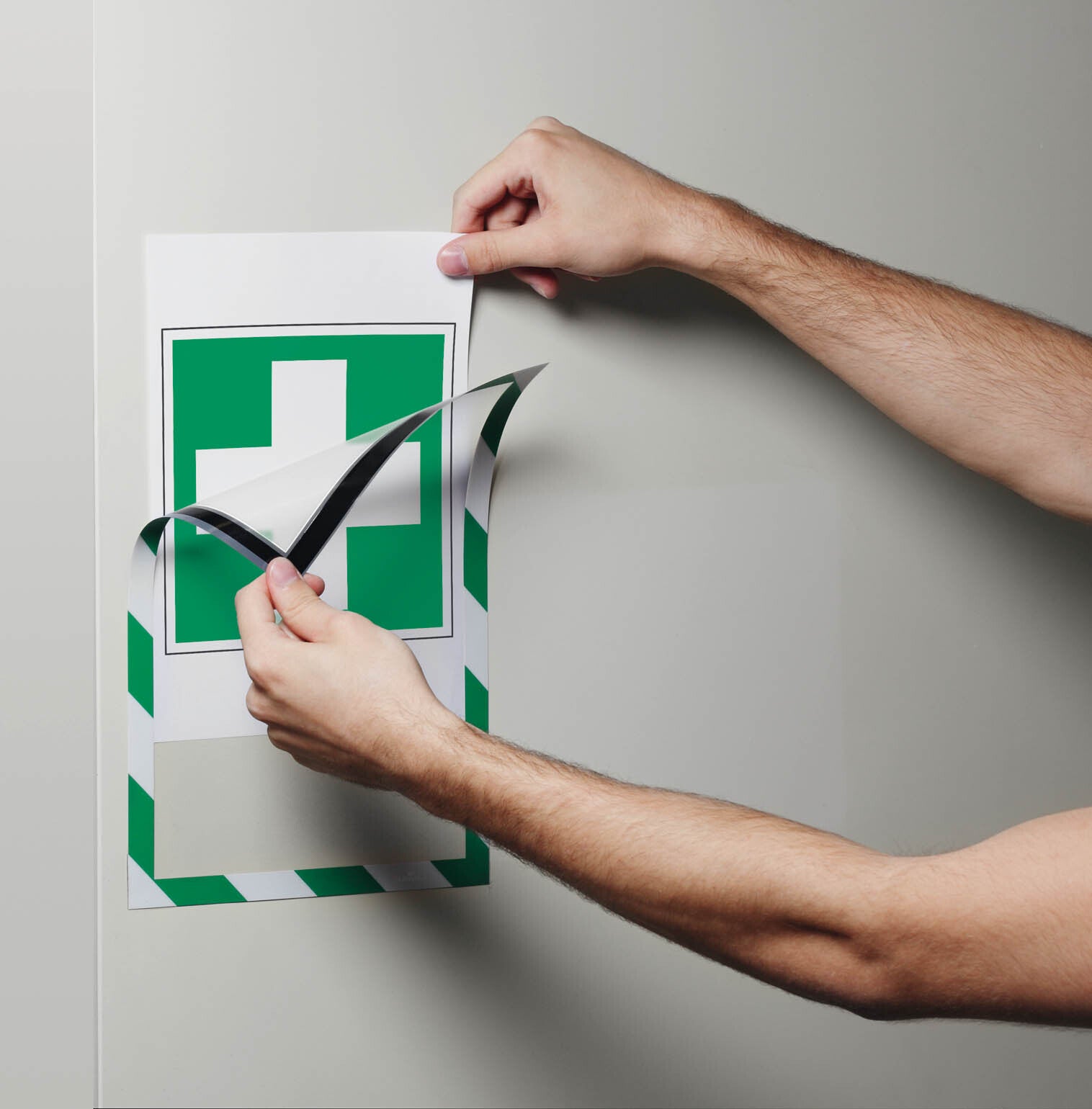 4945131-5pk-durable-duraframe-magnetic-security-a4-warning-sign-green-white