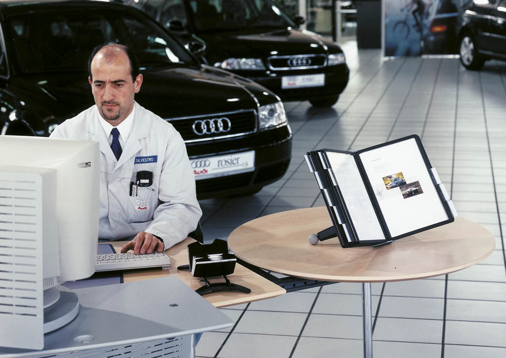 563200-durable-sherpa-table-w-10-display-panel-black-red