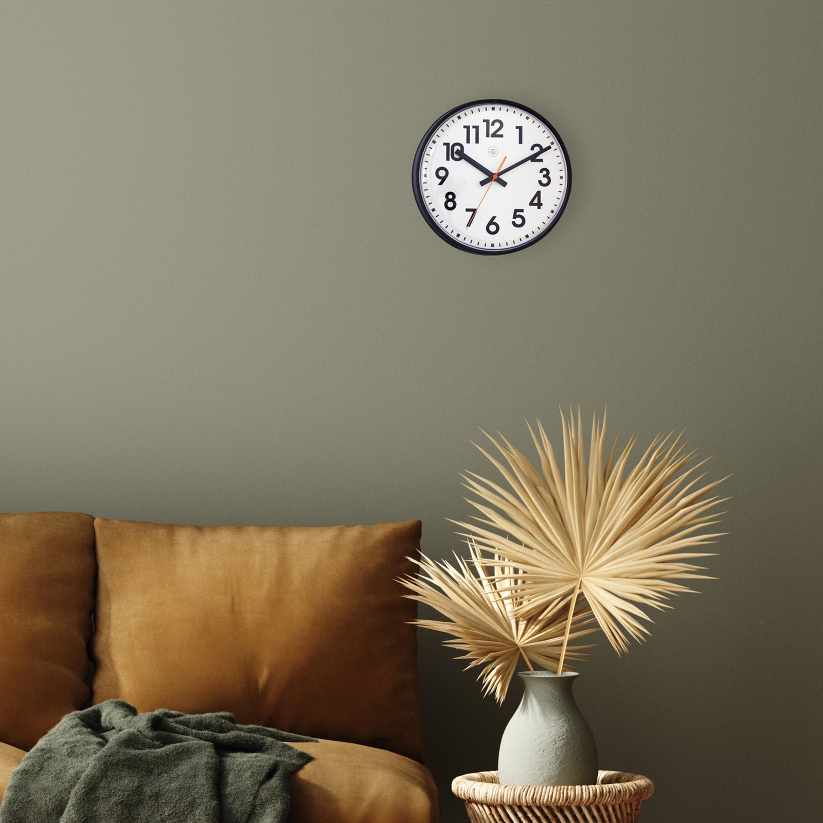 577367zw-nextime-peter-plastic-analogue-26cm-wall-clock-black