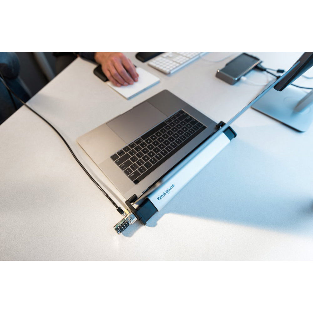 64451-kensington-aluminium-laptop-locking-station-silver
