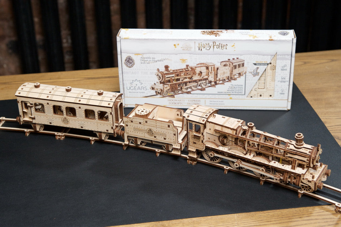 70176-ugears-hogwarts-expres-mechanical-wooden-3d-puzzle-04pc