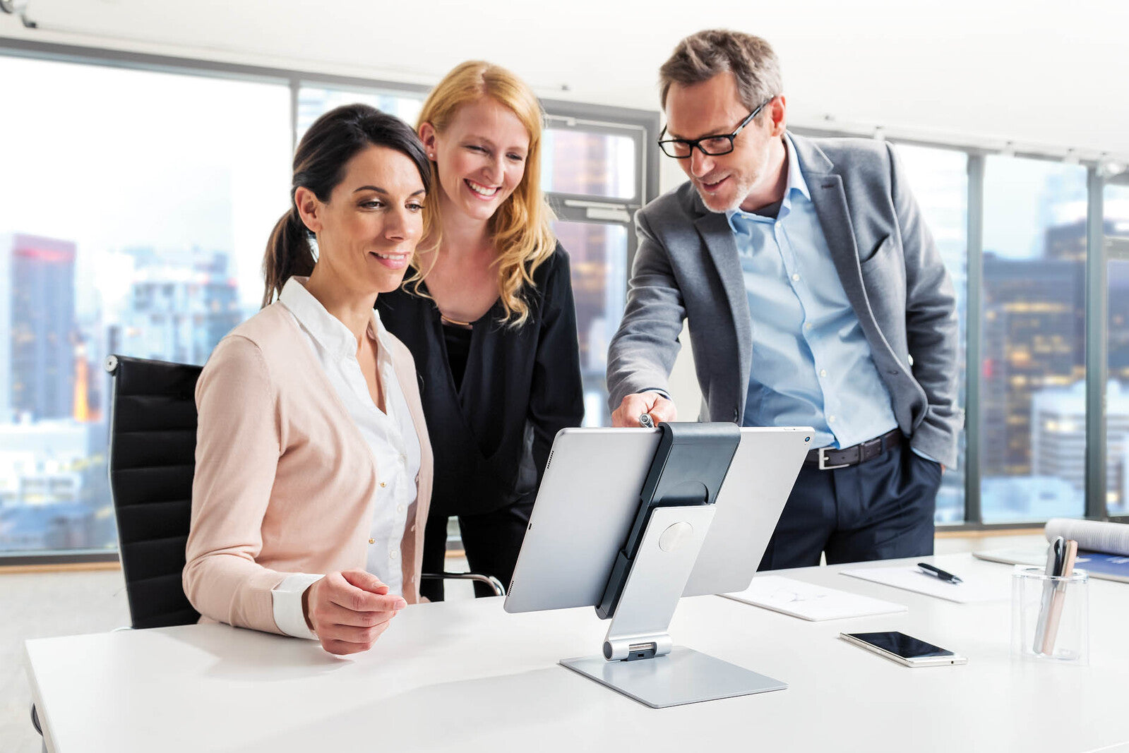 893023-durable-rotatable-holder-table-stand-for-tablet-silver