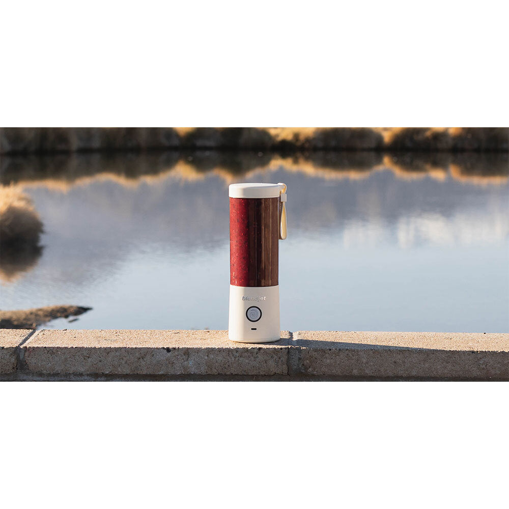 252287-blendjet-2-portable-rechargeable-smoothie-blender-cream