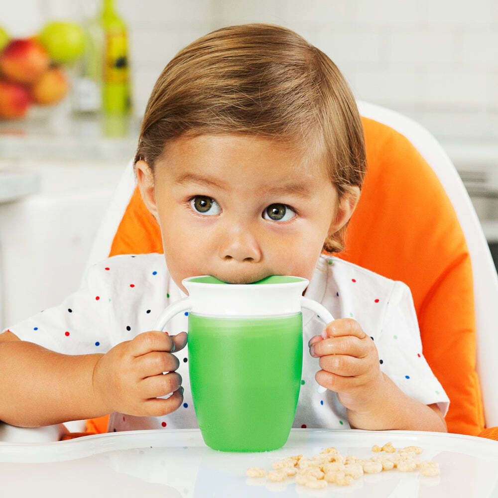 17966004-munchkin-7oz-miracle-360-trainer-cup-1pk-green-6m