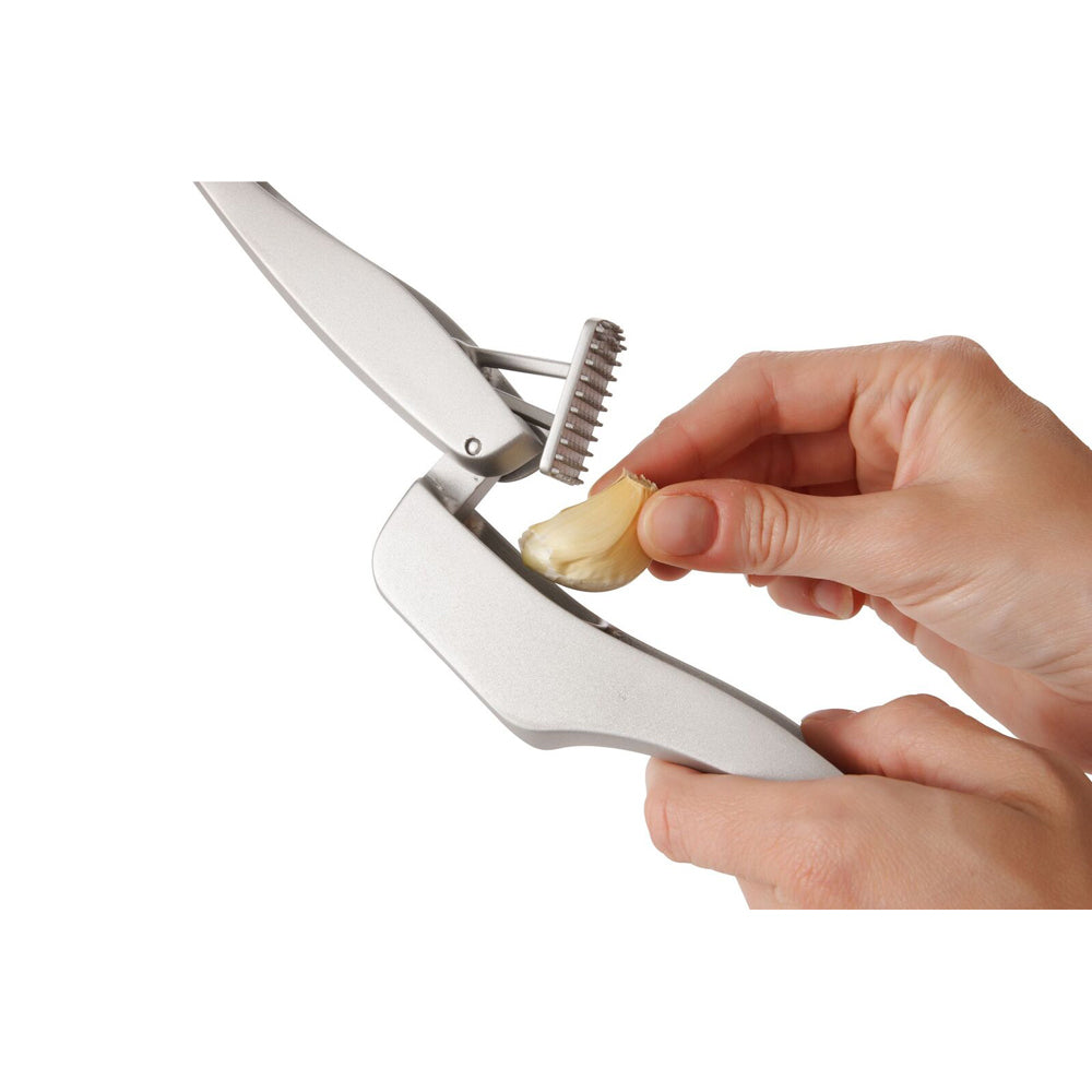 1402-zyliss-susi-3-aluminium-garlic-press-w-cleaner-silver