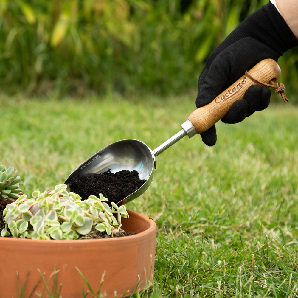 20111426-cyclone-hand-scoop-stainless-steel-home-garden-maintenance-care