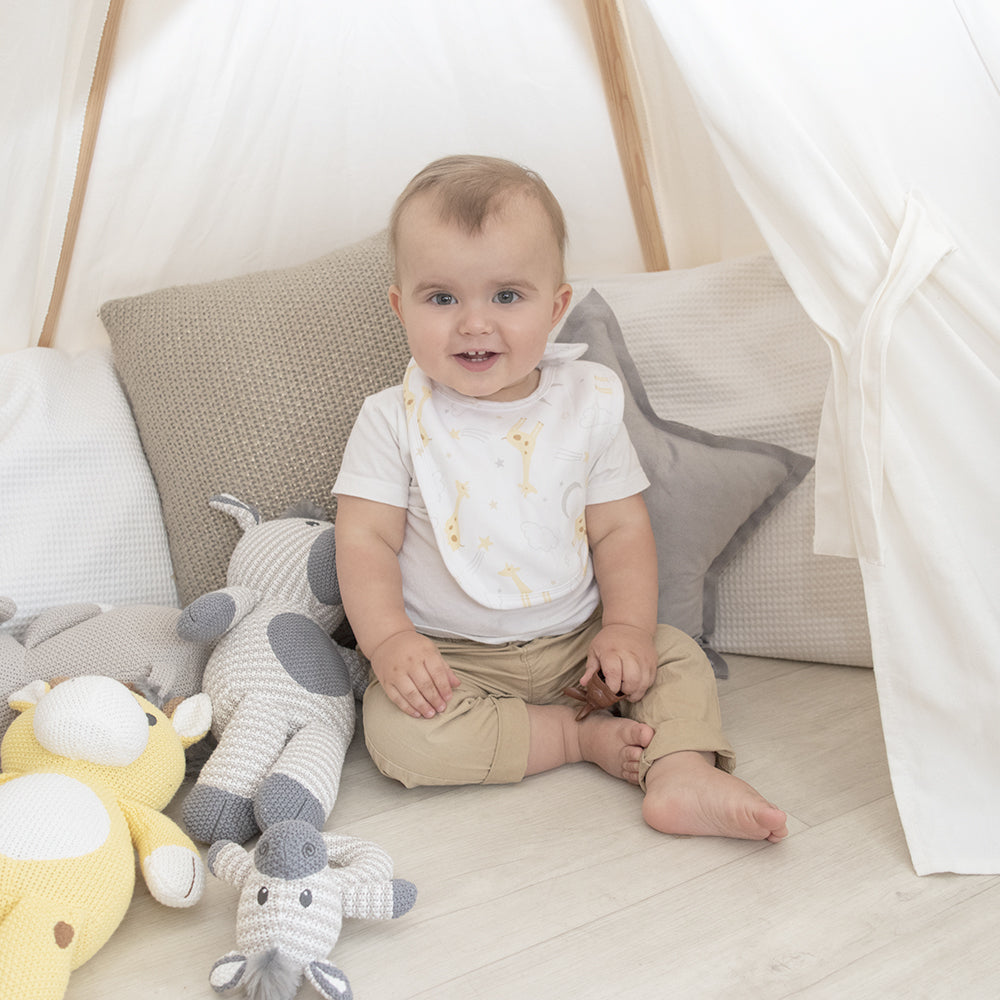 4720137-2pc-living-textiles-children-baby-bibs-noah-giraffe