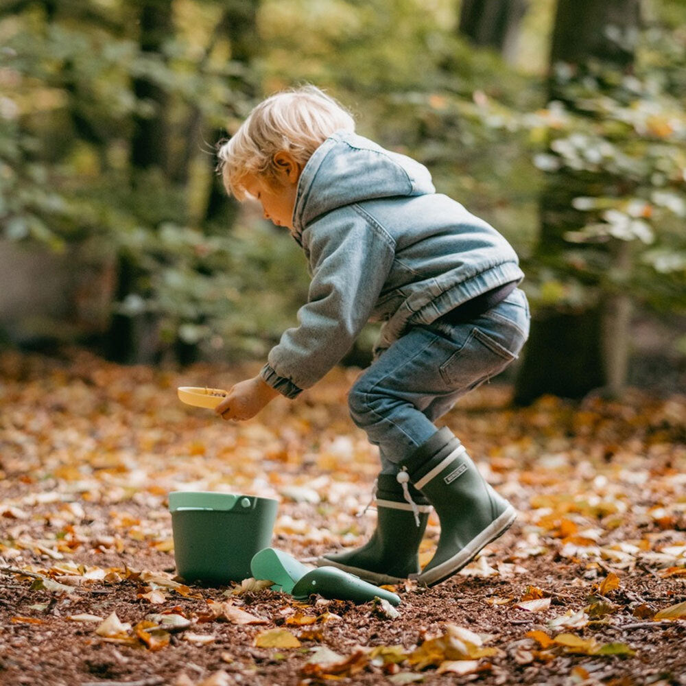 173021-quut-bucki-beach-sand-bucket-sieve-kids-childrens-toy-garden-green-0m