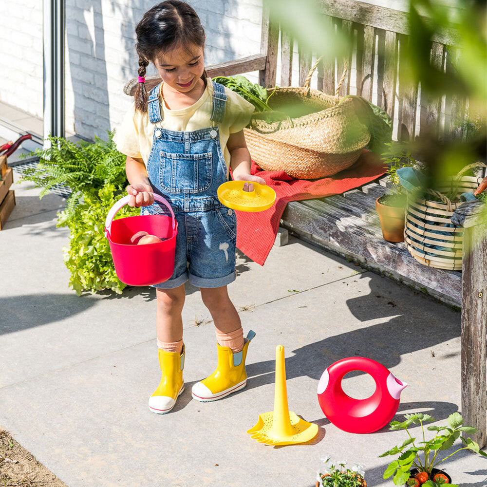173052-quut-bucki-beach-bucket-sieve-childrens-toy-cherry-banana-pink-0m
