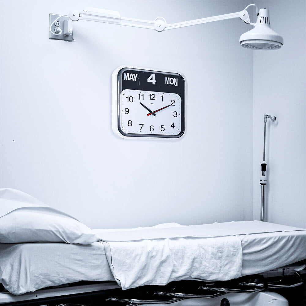 140620-leni-bankers-wall-clock-with-calendar-43x43cm-white