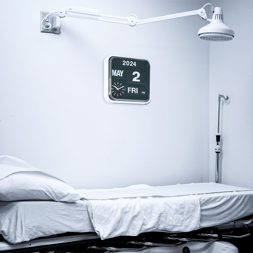 140640-leni-bankers-wall-clock-with-calendar-32x32cm-black