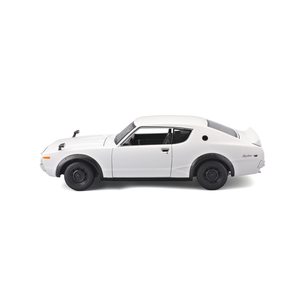 45231528-maisto-1973-nissan-skyline-2000-gt-r-diecast-display-model-wht-1-24-3