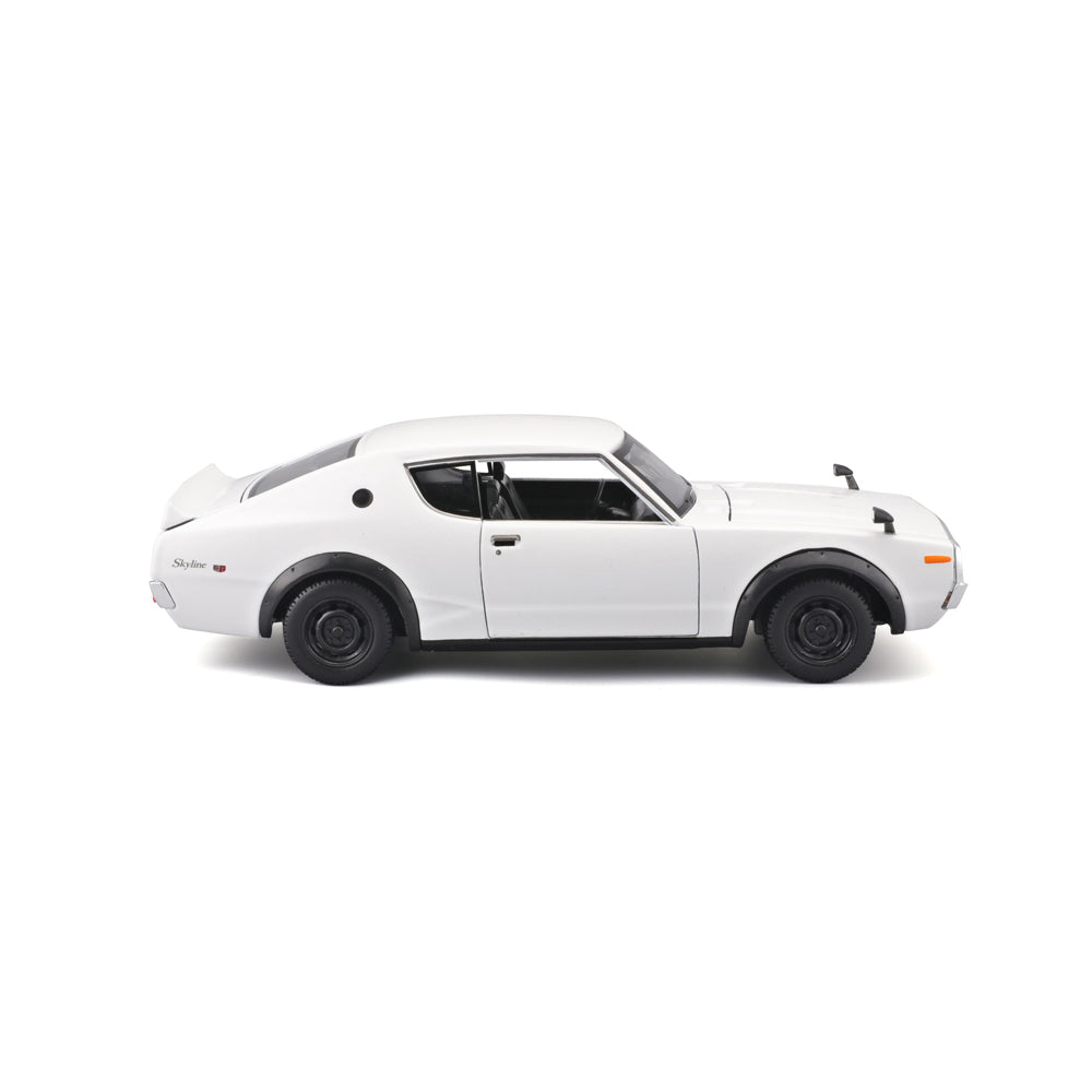 45231528-maisto-1973-nissan-skyline-2000-gt-r-diecast-display-model-wht-1-24-3