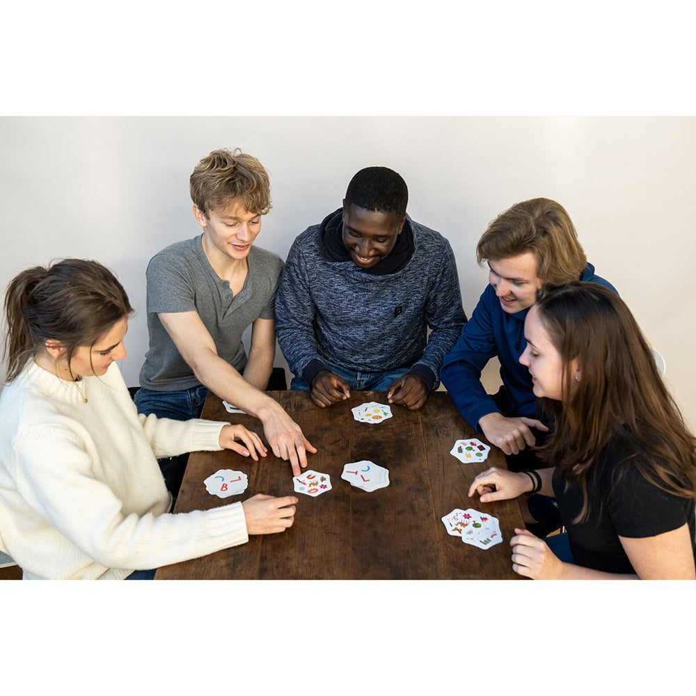 111666-flexiq-letter-links-reaction-speed-card-game-2-6-players-set-6y