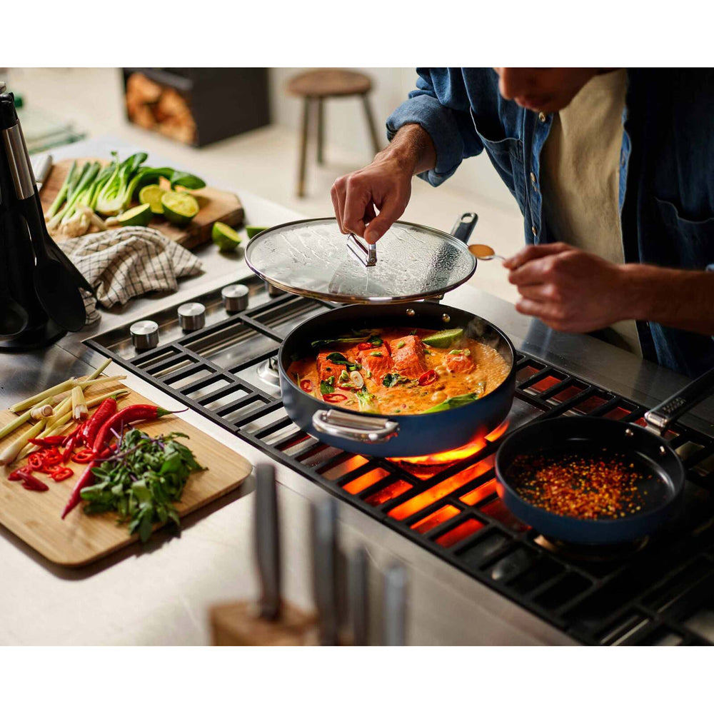 45044-joseph-joseph-space-folding-handle-non-stick-saute-pan-lid-28cm-3-8qt