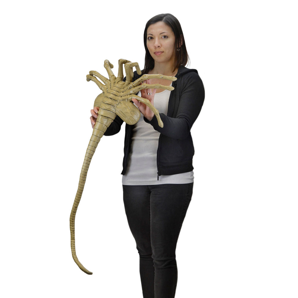 51355-neca-106cm-alien-life-size-facehugger-foam-prop-replica-toy-17