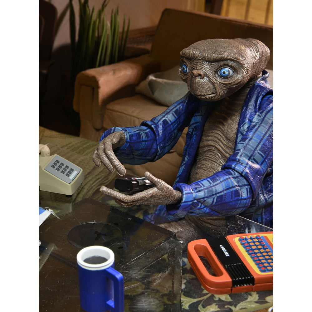 55078-neca-7-scale-e-t-ultimate-telepathic-40th-anniversary-action-figure-14