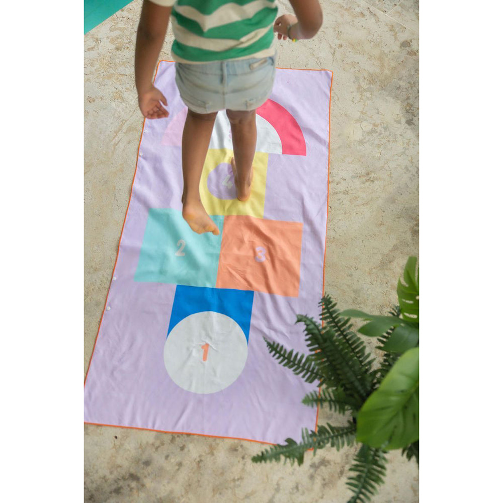 174066-quut-playtowels-kids-children-140x70cm-medium-hopscotch-6m