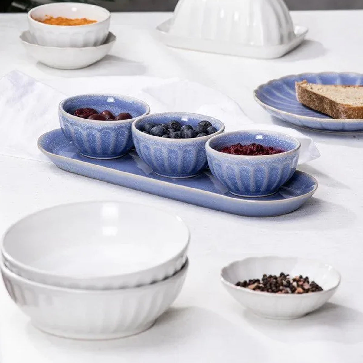 60651-4pc-ladelle-marguerite-stoneware-serving-bowl-tray-set-white