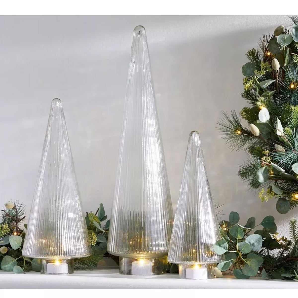 72652-ladelle-twinkle-christmas-tree-40x14x14cm-glass-tealight