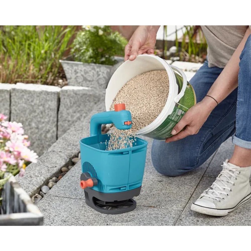 Gardena Ergonomic Hand Held Fertiliser Spreader Medium 1.8L
