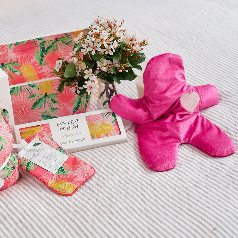 180hhp-annabel-trends-herbie-love-hug-26x18cm-heatable-chillable-plush-toy-hot-pink