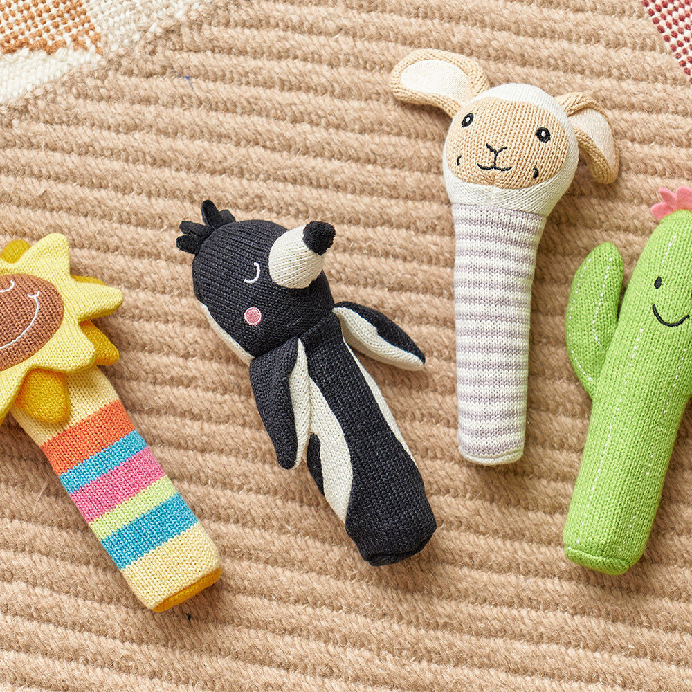 42rm-annabel-trends-knit-hand-rattle-baby-toy-18-5cm-magpie