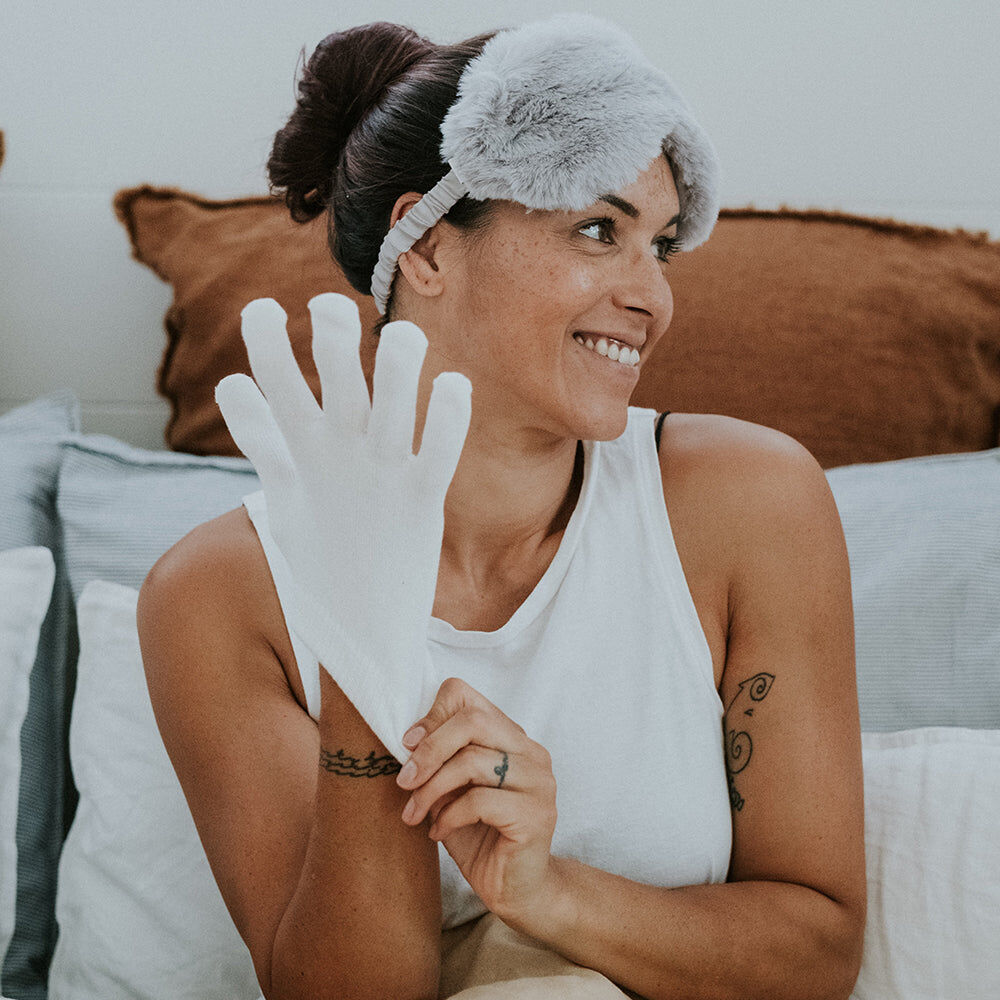 806sgg-annabel-trends-spa-trends-moisturising-hand-care-gel-range-gloves