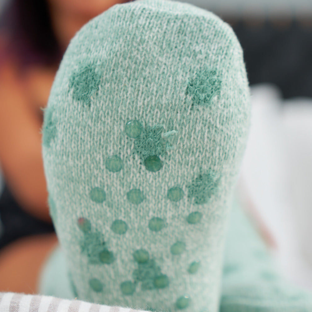 842ssd-annabel-trends-spotty-lounge-night-time-comfort-socks-one-size-dark-sage