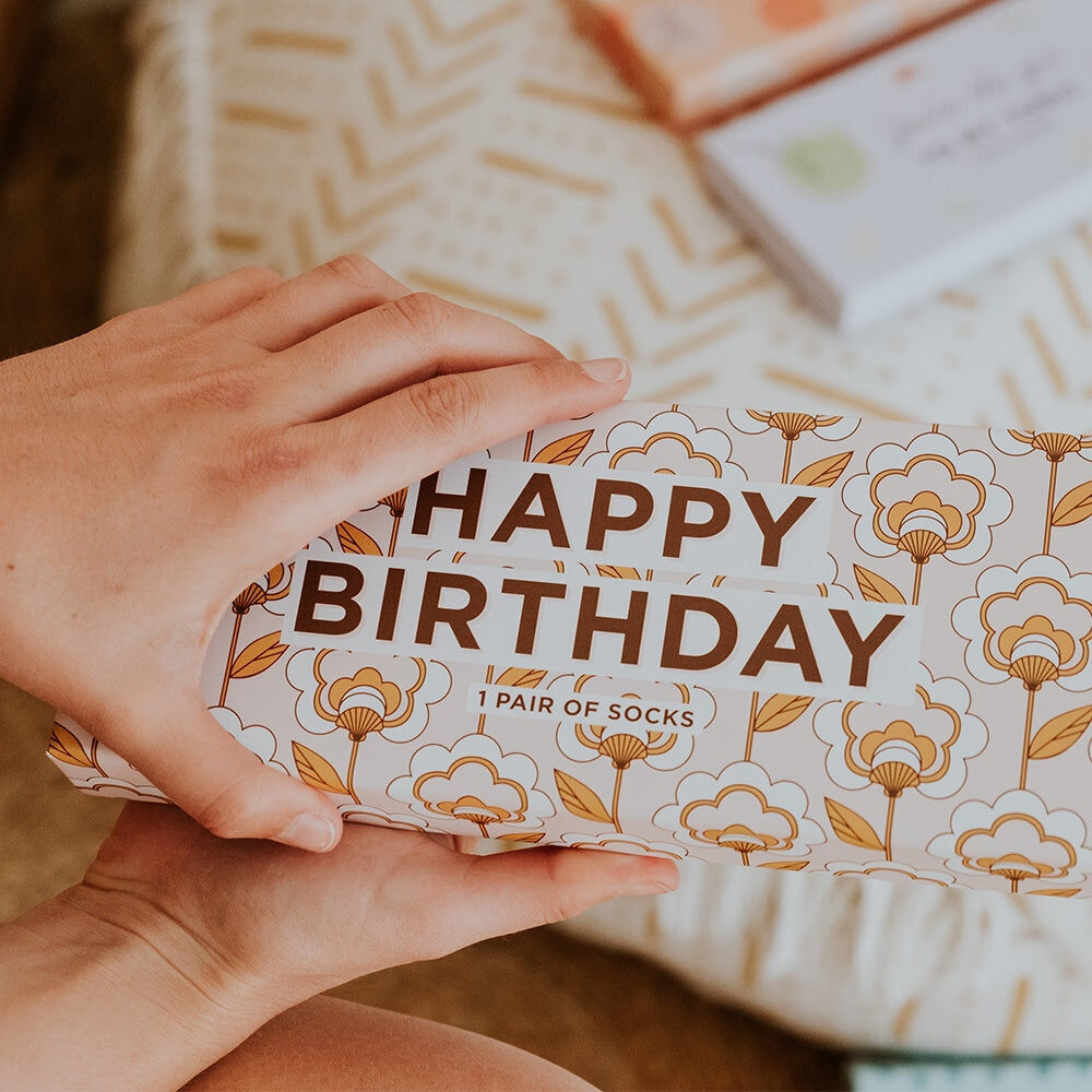 842bhb-annabel-trends-boxed-novelty-socks-one-size-happy-birthday