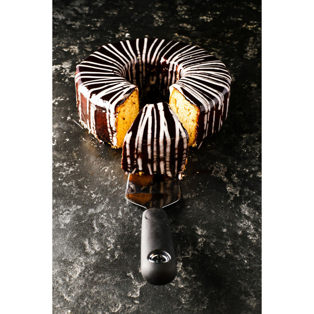 81040-mastercraft-20cm-heavy-base-non-stick-savarin-cake-mould-black